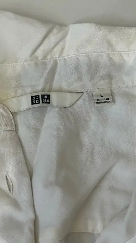 KEMEJA UNIQLO PUTIH POLOS SIZE L ORIGINAL