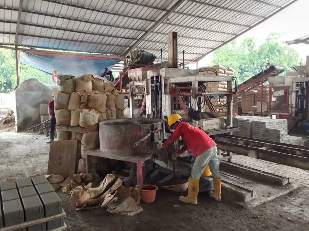 Mesin Paving Block Press Hidrolik Single Conveyor