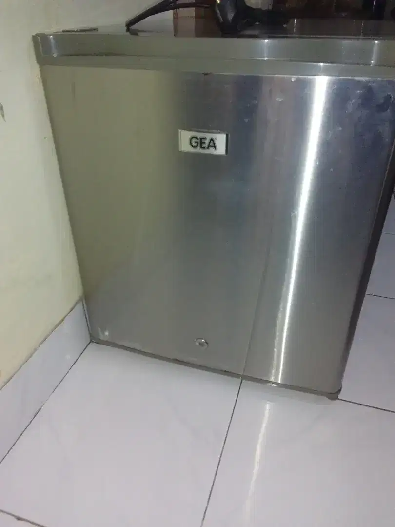 Kulkas portable gea
