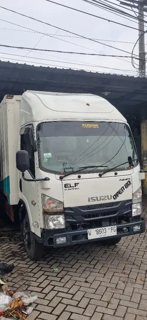 Isuzu elf NMR81 box