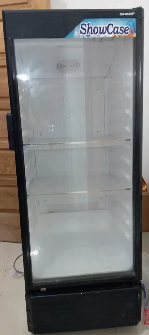 Showcase Sharp 2 rak