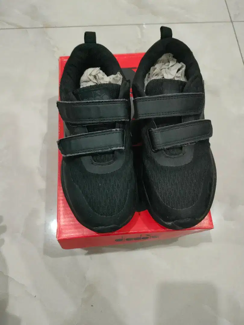 Sepatu Diadora Preloved