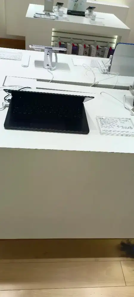 MacBook Air M3 13 Inci 8/256GB Garansi Resmi Ibox