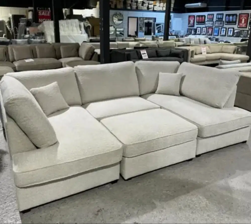 Sofa L dan bad tamu minimalis