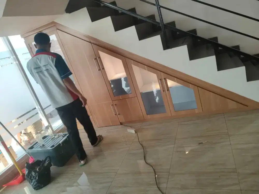 Almari bawah tangga minimalis bergaransi