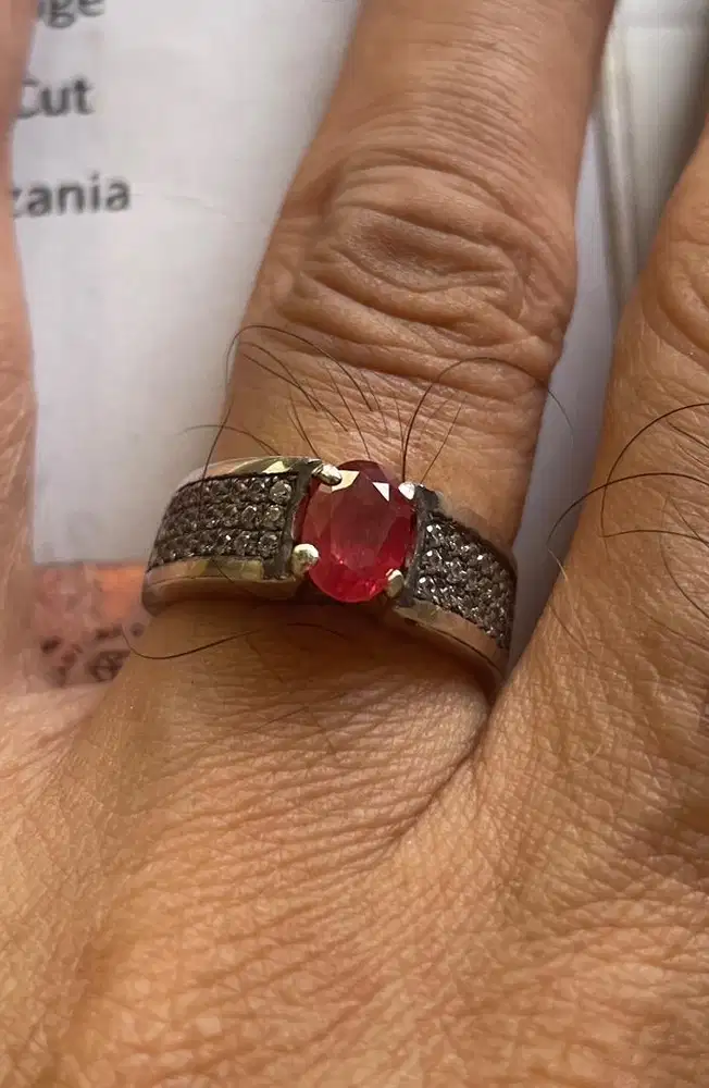 Cincin sapphire reddish orange