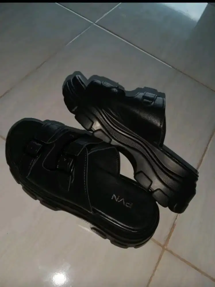 Sendal merk PVN  ukuran 37