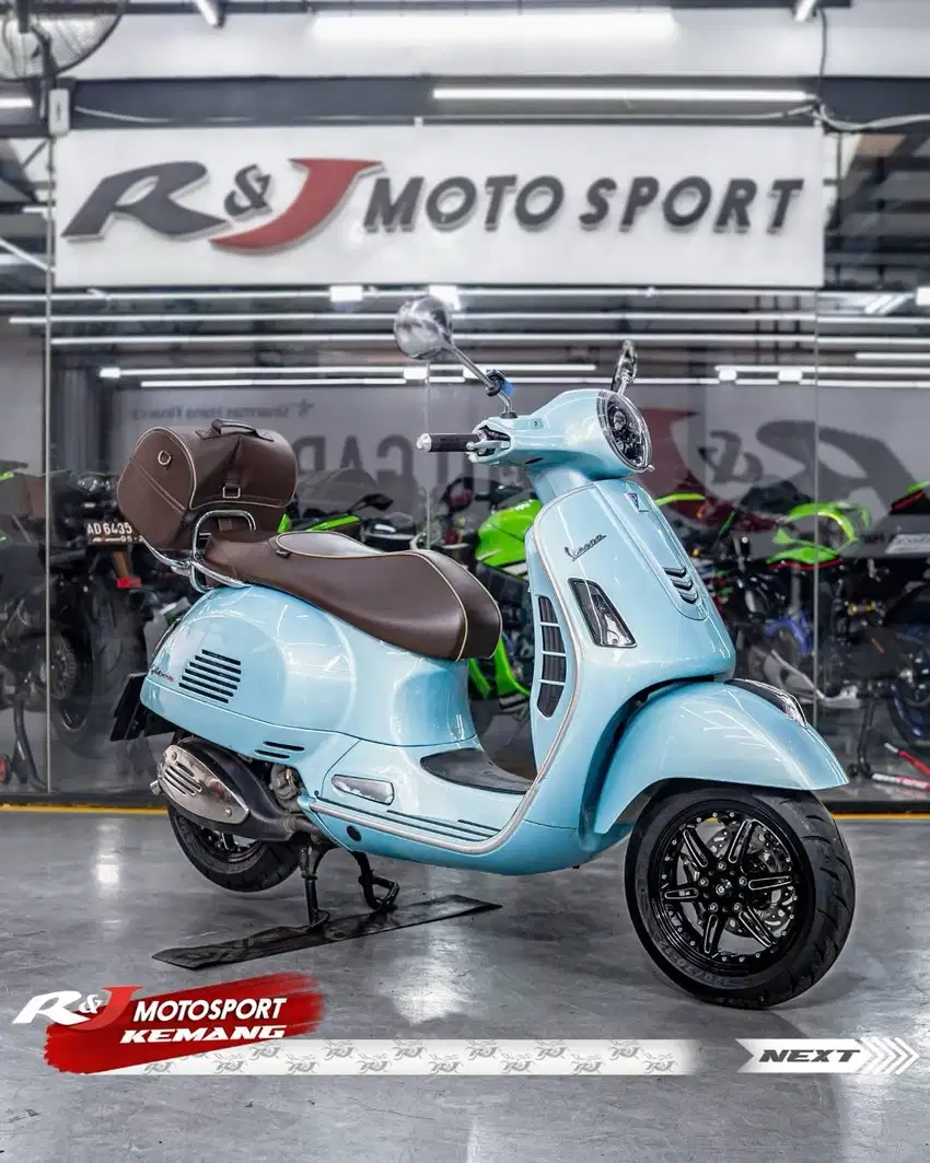 Vespa GTS 300 edisi 70th Nik 2016 Full Option