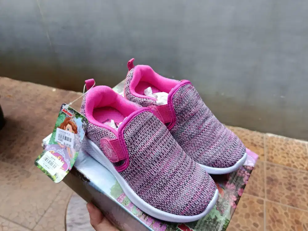 Sepatu anak DISNEY Sofia the first