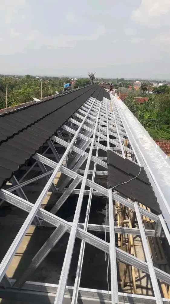 Jasa pasang atap baja ringan