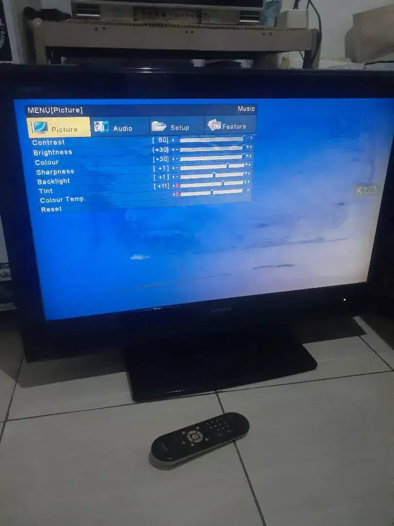 TV LCD Sharp 32iN Analog Nyala Mines Plstik Keriput