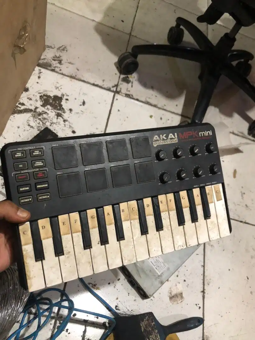 KEYBOARD MIDI CONTROLLER AKAI MPK MINI MK1