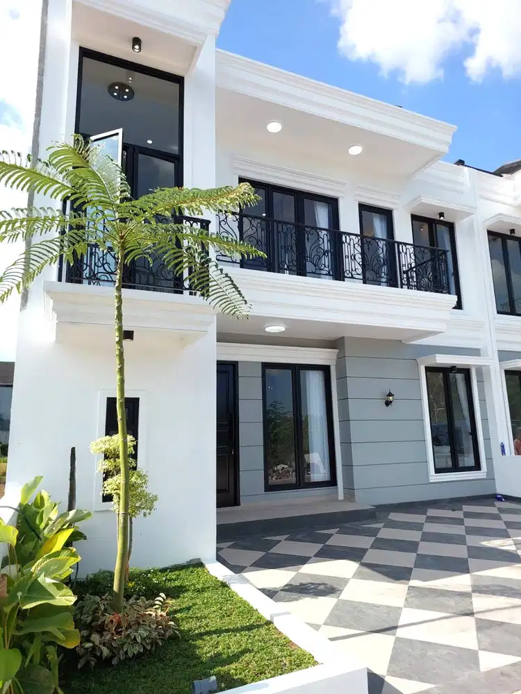 Rumah Cantik Desain Klasik di Pandowoharjo