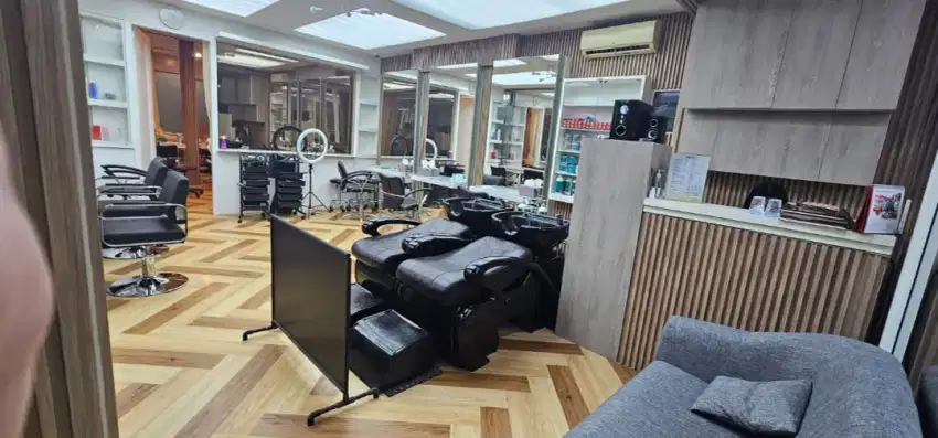 Salon Barber Meni Pedi DISEWAKAN KOMPLIT Pralatan Siap Pakai BARU RAME