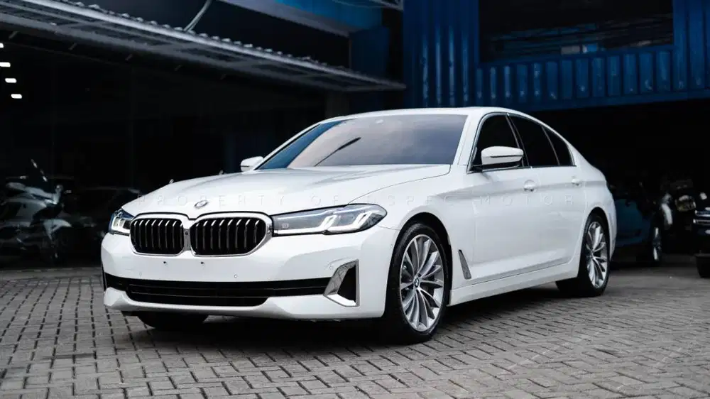 BMW 530i Opulence LCi 2.0 AT Facelift