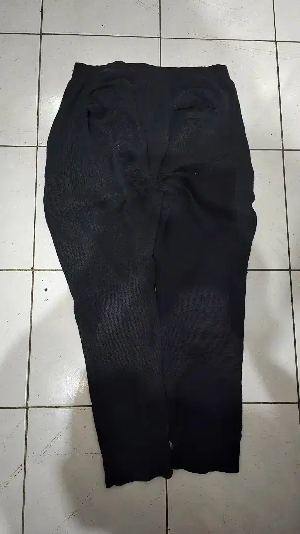 Jogger merk zara untuk market eropa
