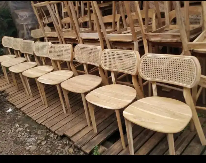Kursi kafe kursi makan motif kacang berbahan kayu jati stock mentahan