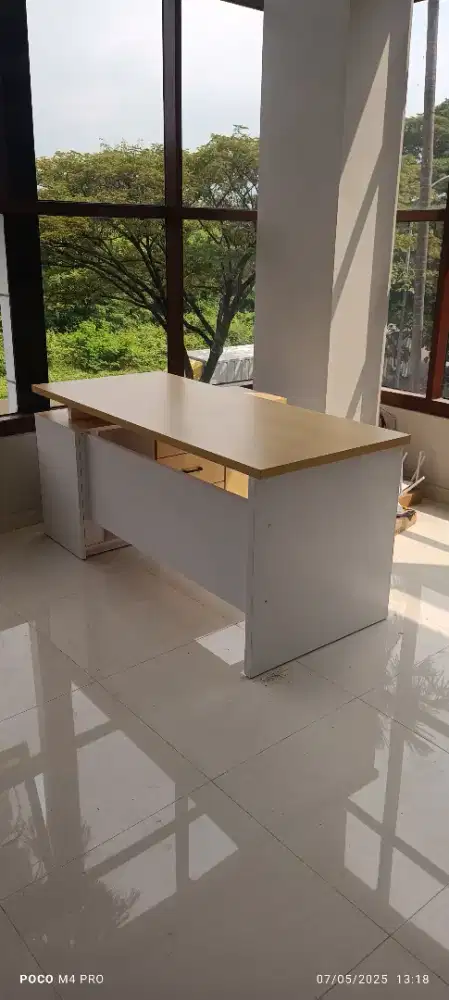 Meja direktur 170x70cm