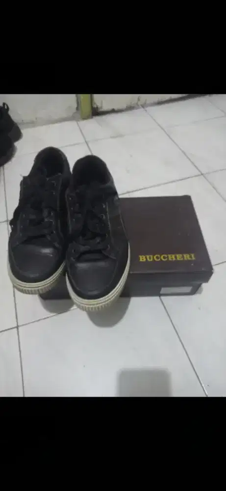 Sepatu Buccheri size 42