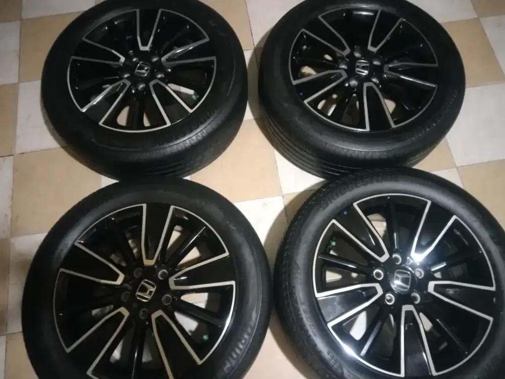 ORI Honda WR-V ring 17 mulusss ban BRISTONE turanzza kondisi 90%