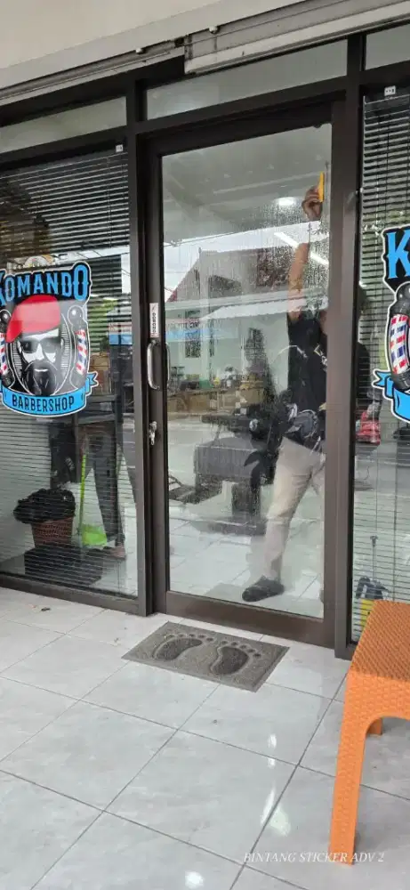 Ruang kaca kantor panas pasang kaca film black 80%kegelpan & sanblast