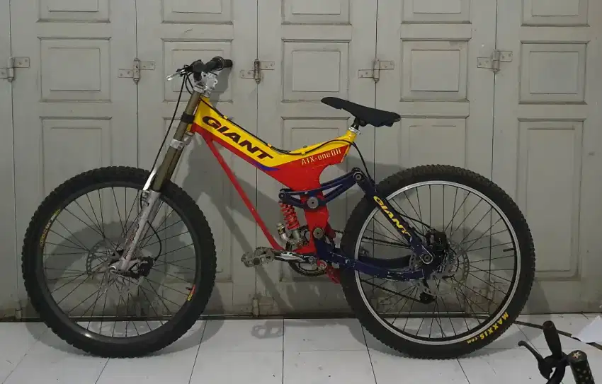 Untuk Kolektor Sepeda Gunung/Downhill GIANT ATX One DH