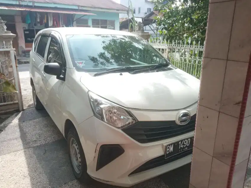 Sigra type D tahun 2021 putih