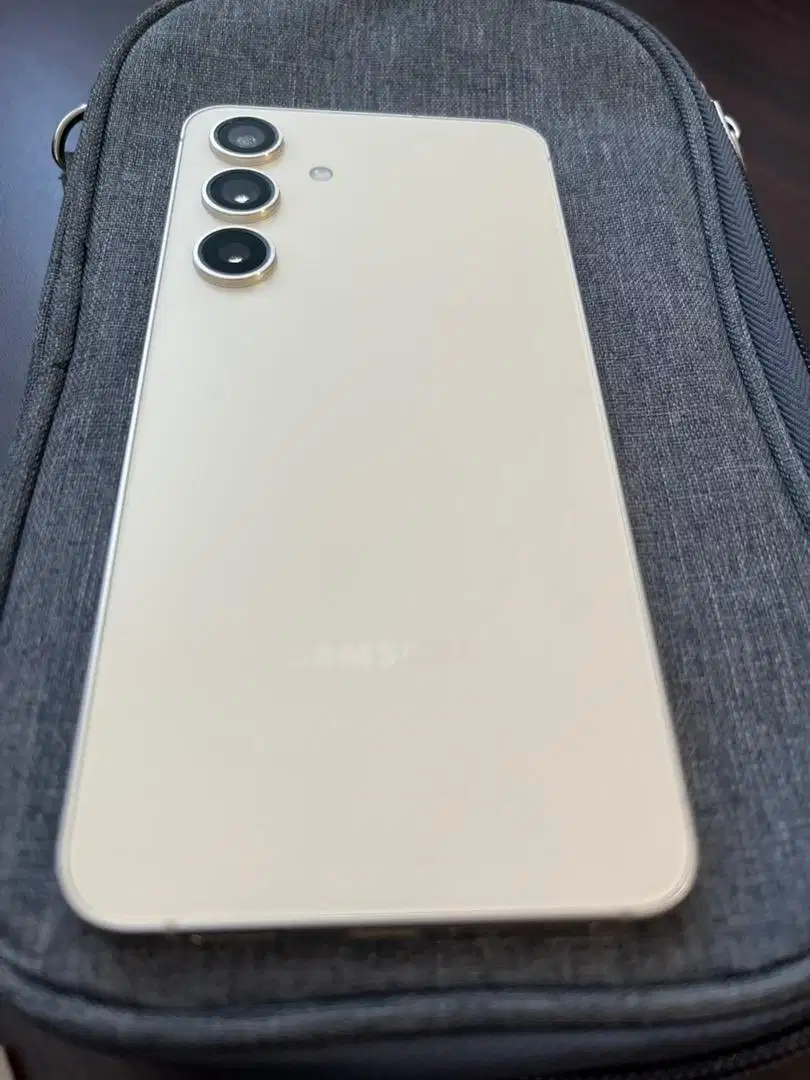 Samsung S24 8/512gb