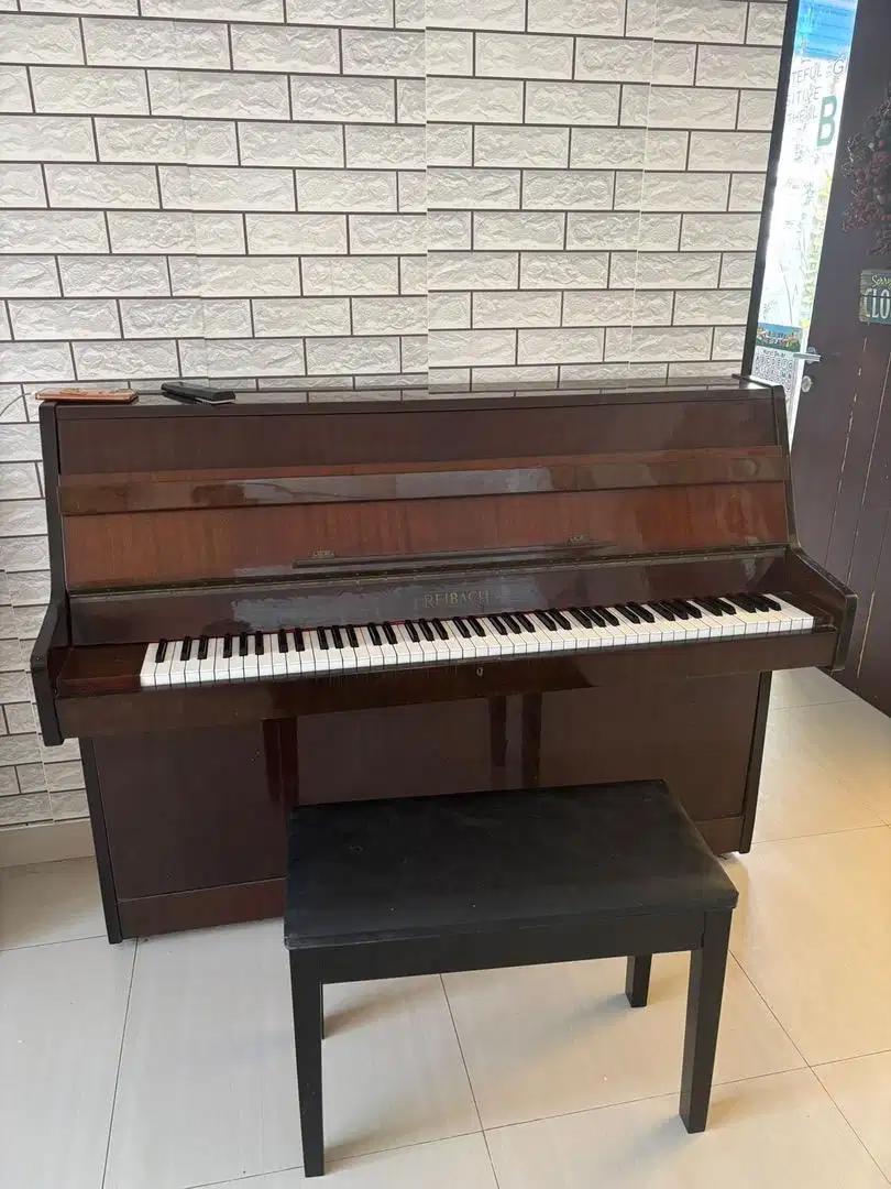 Piano upright Reibach
