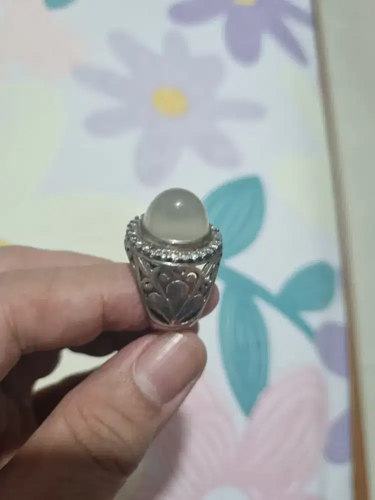 Cincin biduri bulan