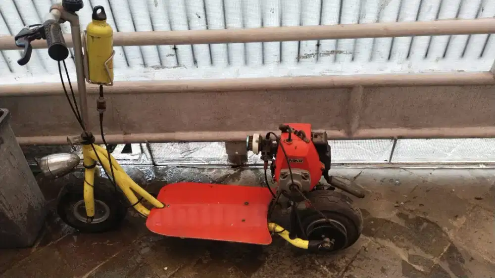 Skuter/otopet bahan bakar bensin