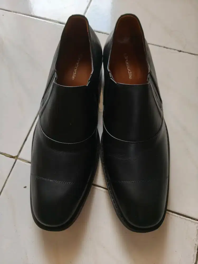 Sepatu pantofel crocodile 43