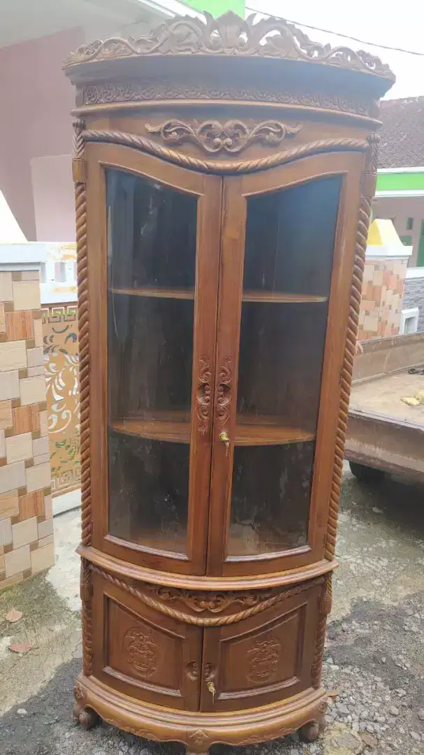 Lemari hias sudut mahkota tambang kayu jati asli