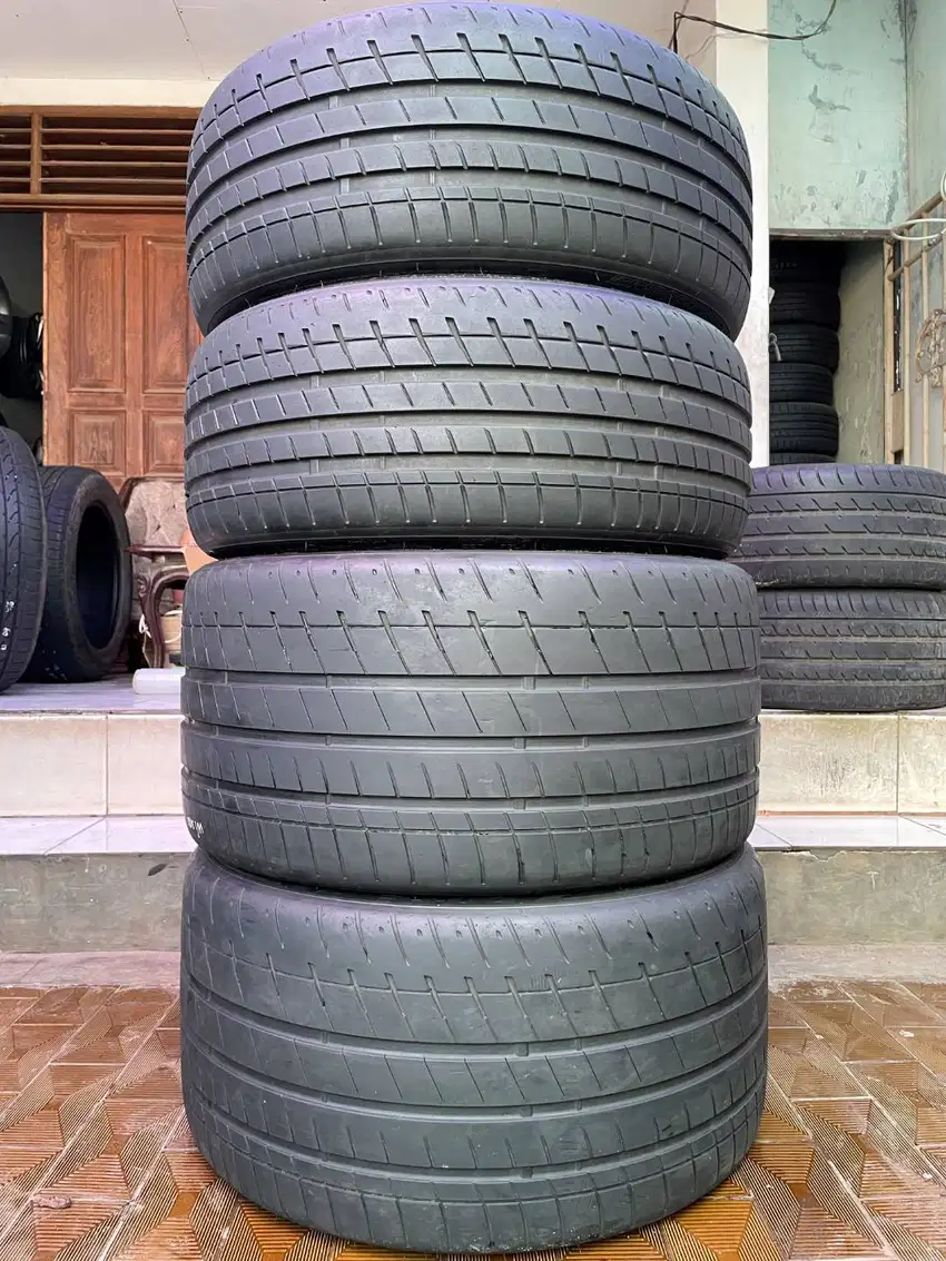 Ban Bridgestone Potenza S007 305 30 r20 & 245 35 r20 4Pcs