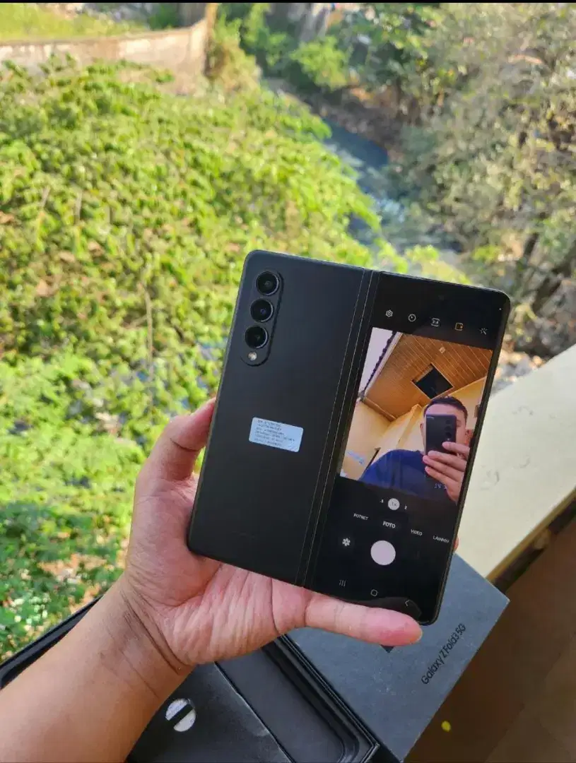 Samsung Galaxy Z Fold 3 Sein 8/256 GB 5G Kondisi Mulus Istimewa