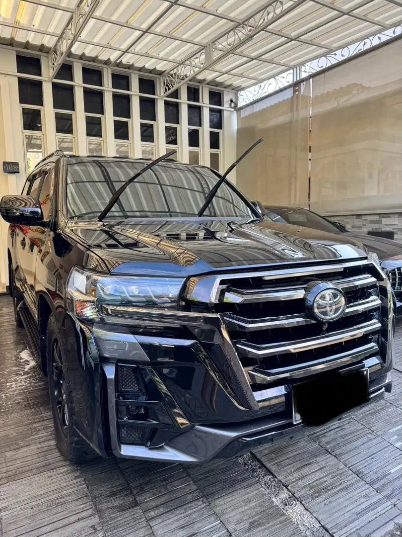 Toyota Land Cruiser 200 VX 2013. ISTIMEWA