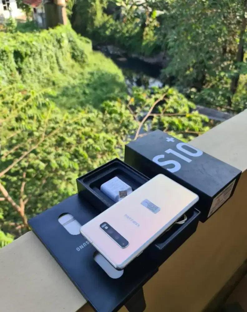 Samsung Galaxy S10 Plus 8/128 GB SEIN Kondisi Seperti Baru
