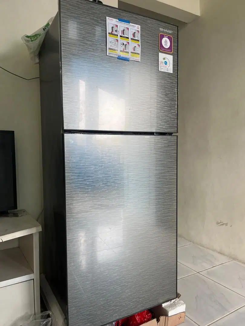 Kulkas SHARP SJ-246 dua pintu