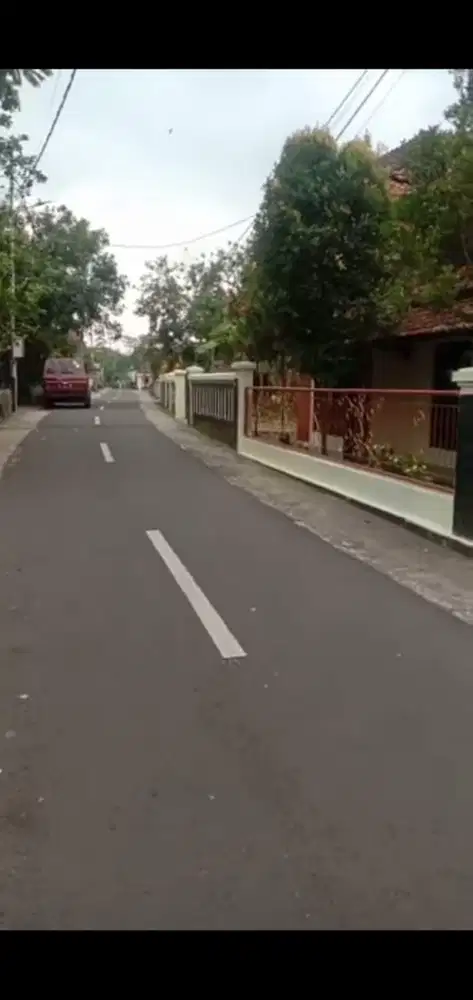 Rumah Tinggal Halaman Luas