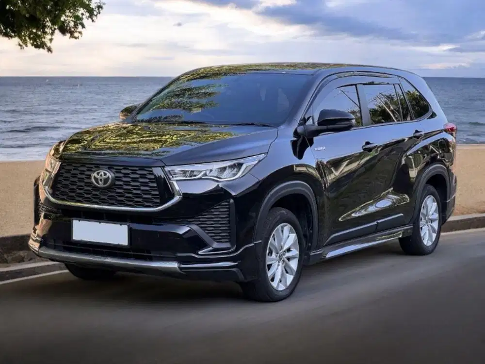 Toyota Innova Zenix hybrid 2.0 V At 2023 km +/- 30.000