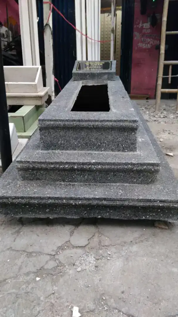 Batu nisan dan makam