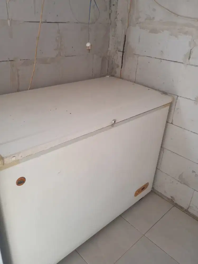 Freezer Rsa 300L hidup tp tdk beku ada 2 unit