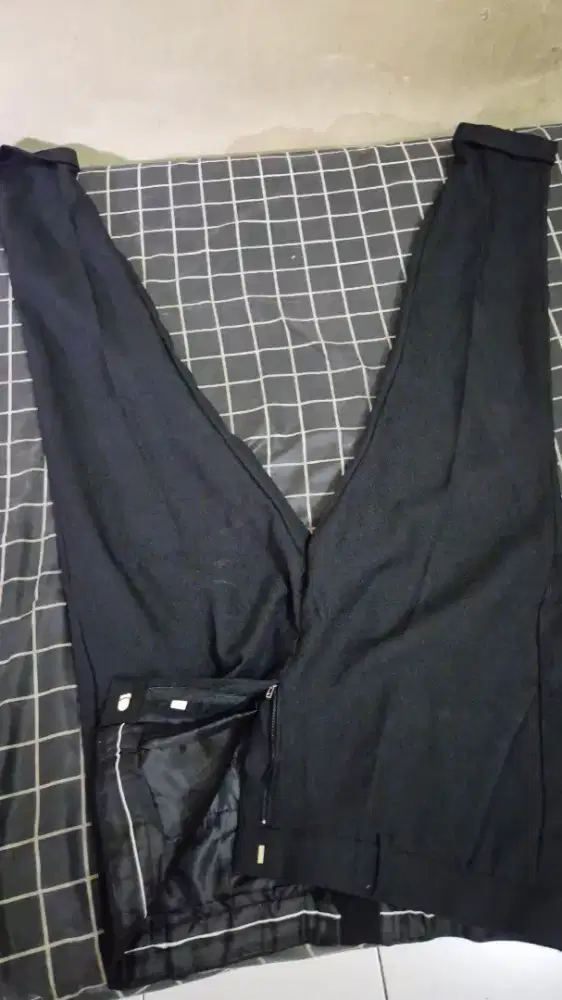 celana bahan hitam slimfit size L