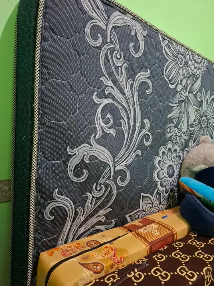 Springbed ukuran 200 cm × 200cm