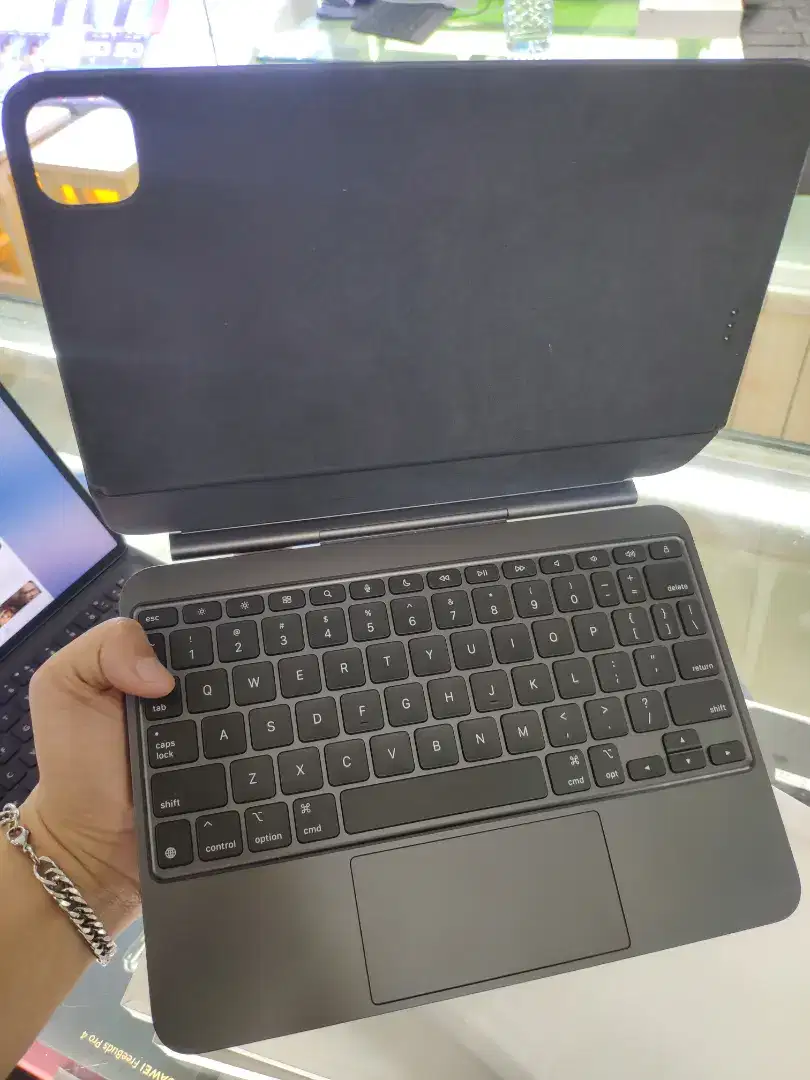 apple magic keyboard m4 11 inch mulus perfect 
lengkap box 
harga net