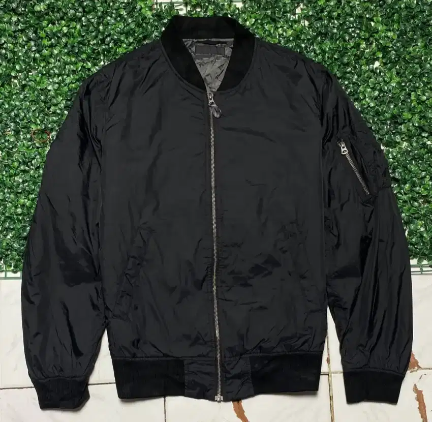 Jaket bomber uniqlo size m