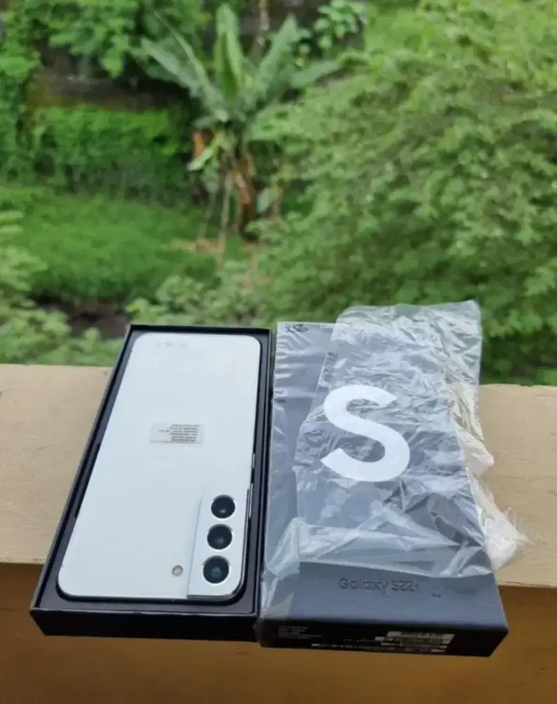 Samsung Galaxy S22 Plus 5G 8/128 GB SEIN Kondisi Seperti Baru