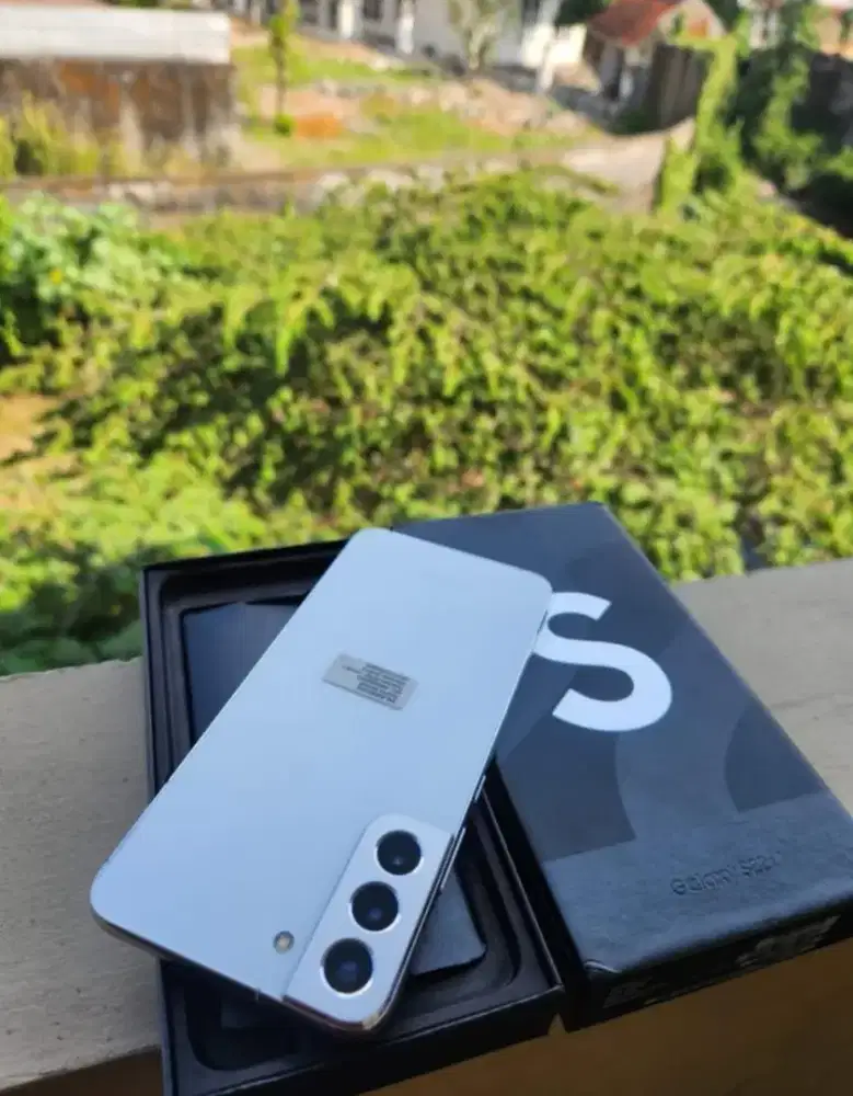 Samsung Galaxy S22 Plus 5G 8/256 GB SEIN Kondisi Seperti Baru