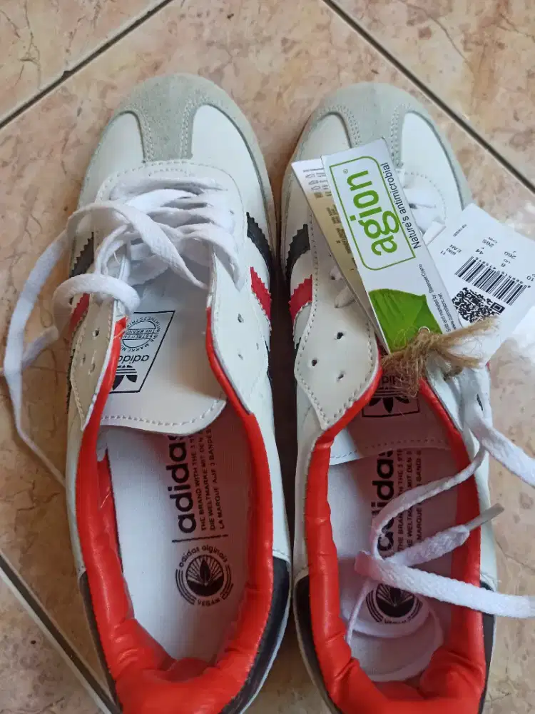 Sepatu Adidas Casual Baru Belum Dipakai