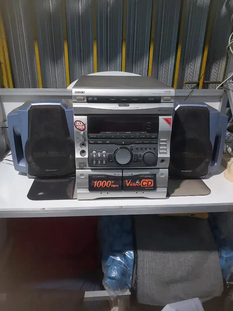 Compo Sony plus speaker sharp